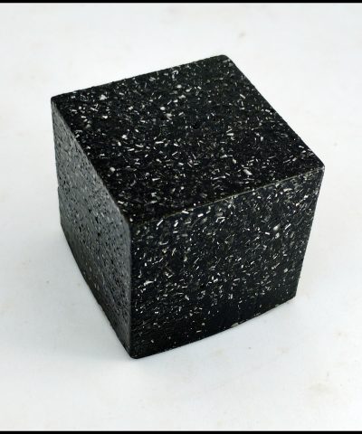 Cubo de Orgonita pura negra