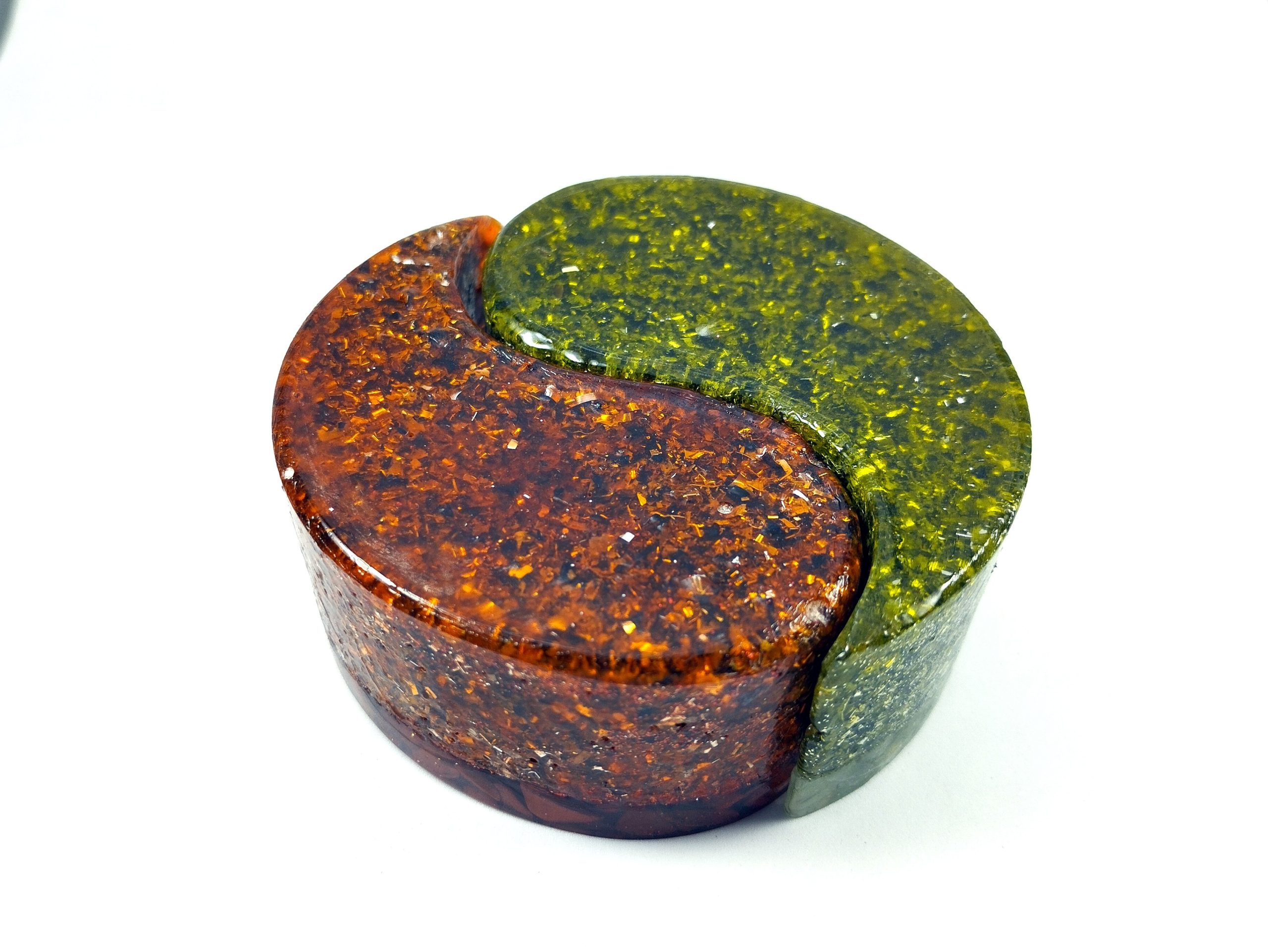 Orgonitas Yin y Yang con JASPE ROJO y PREHNITA