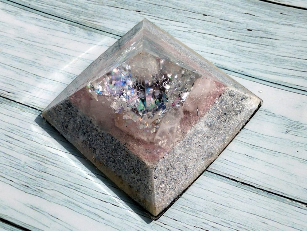 Pyramid orgonite pink quartz