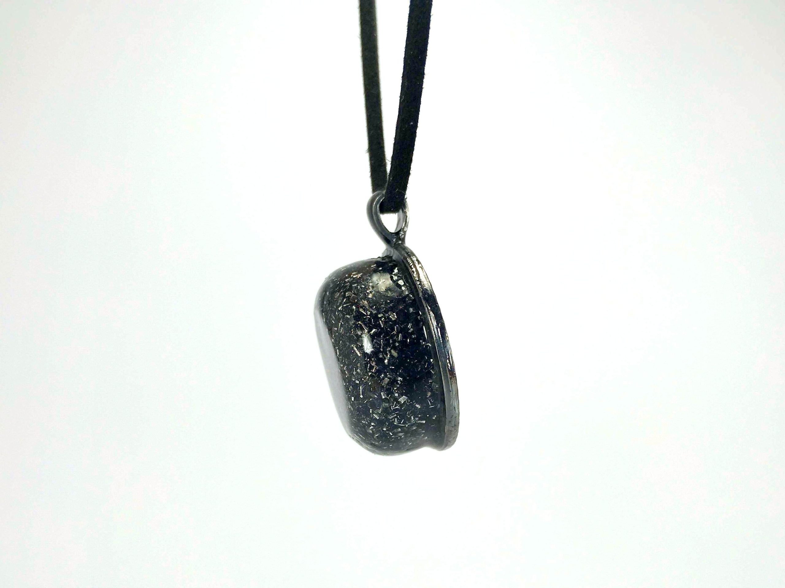 Colgante de orgonita con TURMALINA NEGRA y SHUNGIT