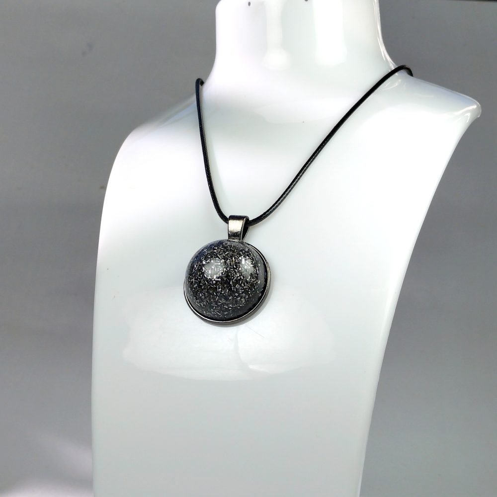 Colgante de orgonita con TURMALINA NEGRA y SHUNGIT.