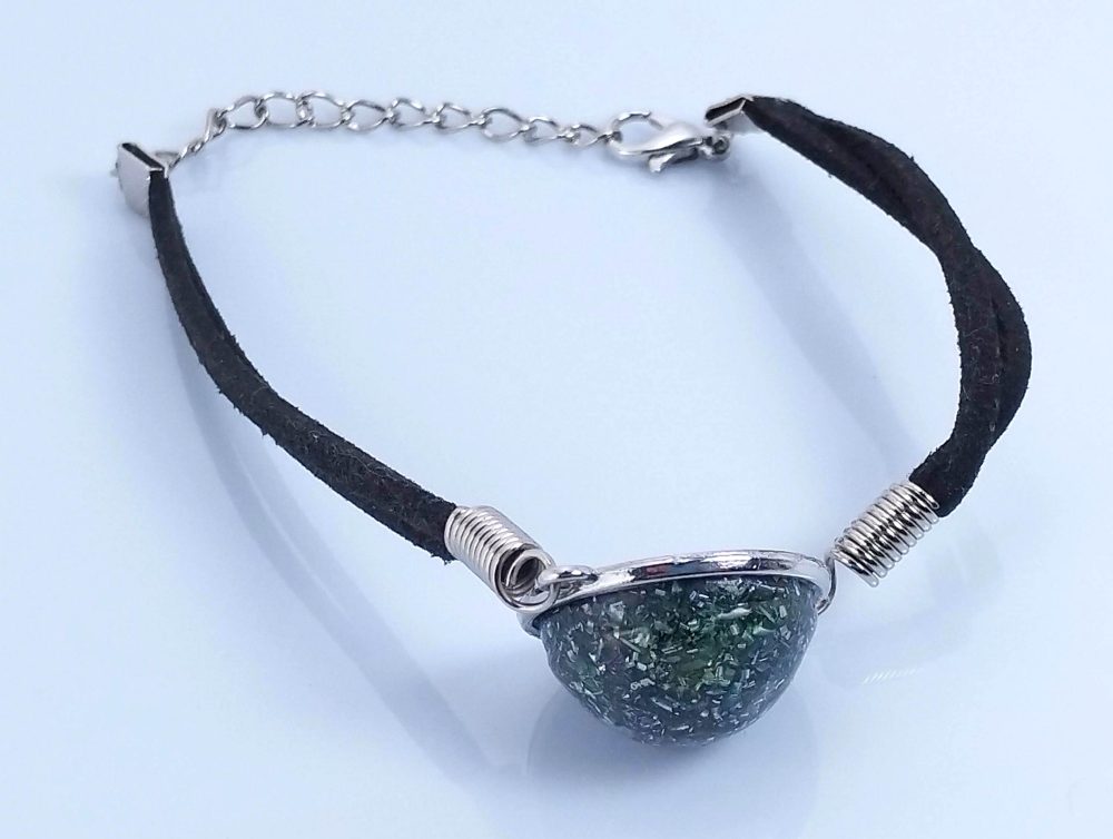 Pulsera de orgonita pura o electronite con cordón vegano adaptable.