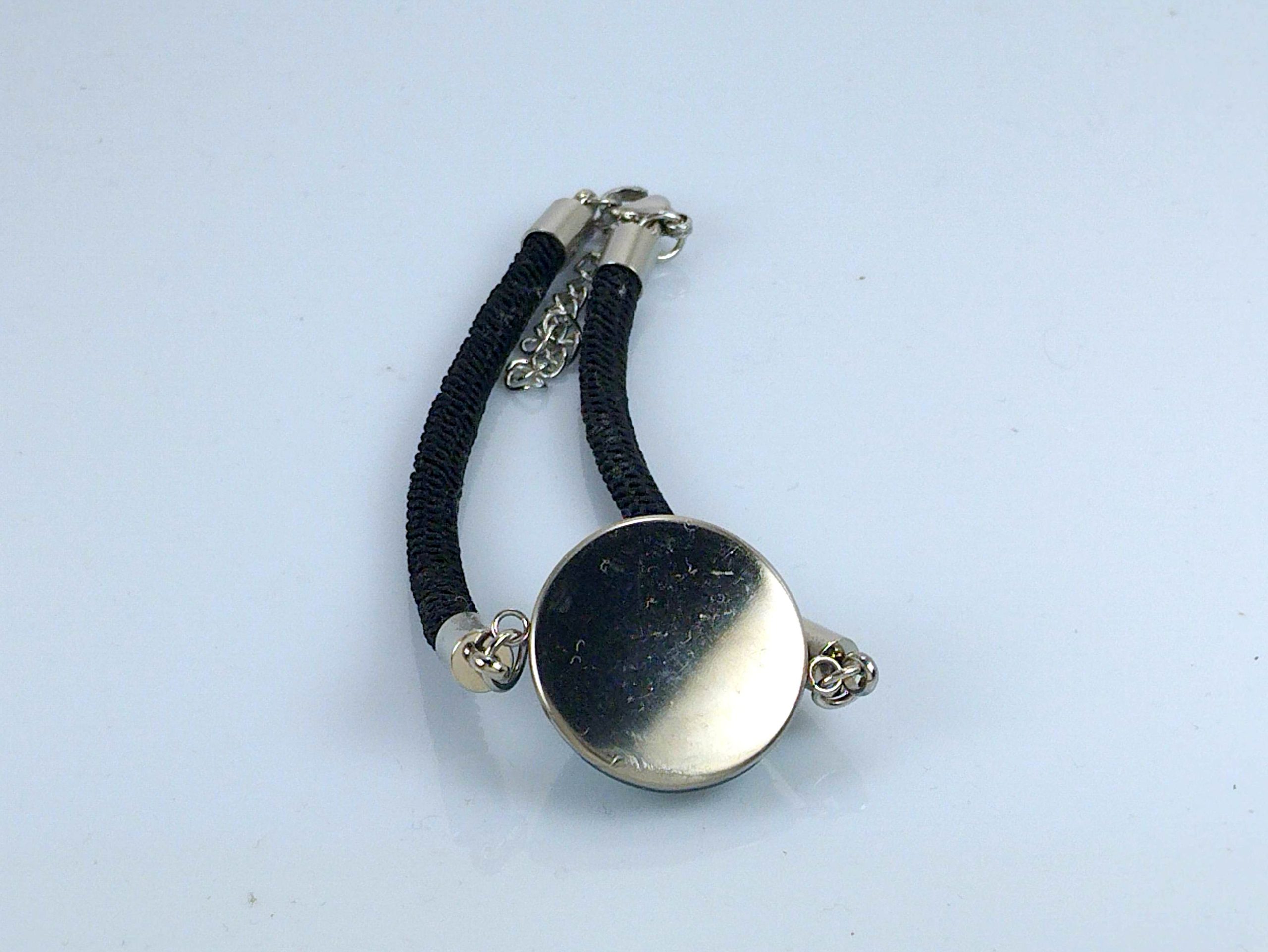 Pulsera de orgonita pura o electronite con cordón vegano adaptable.