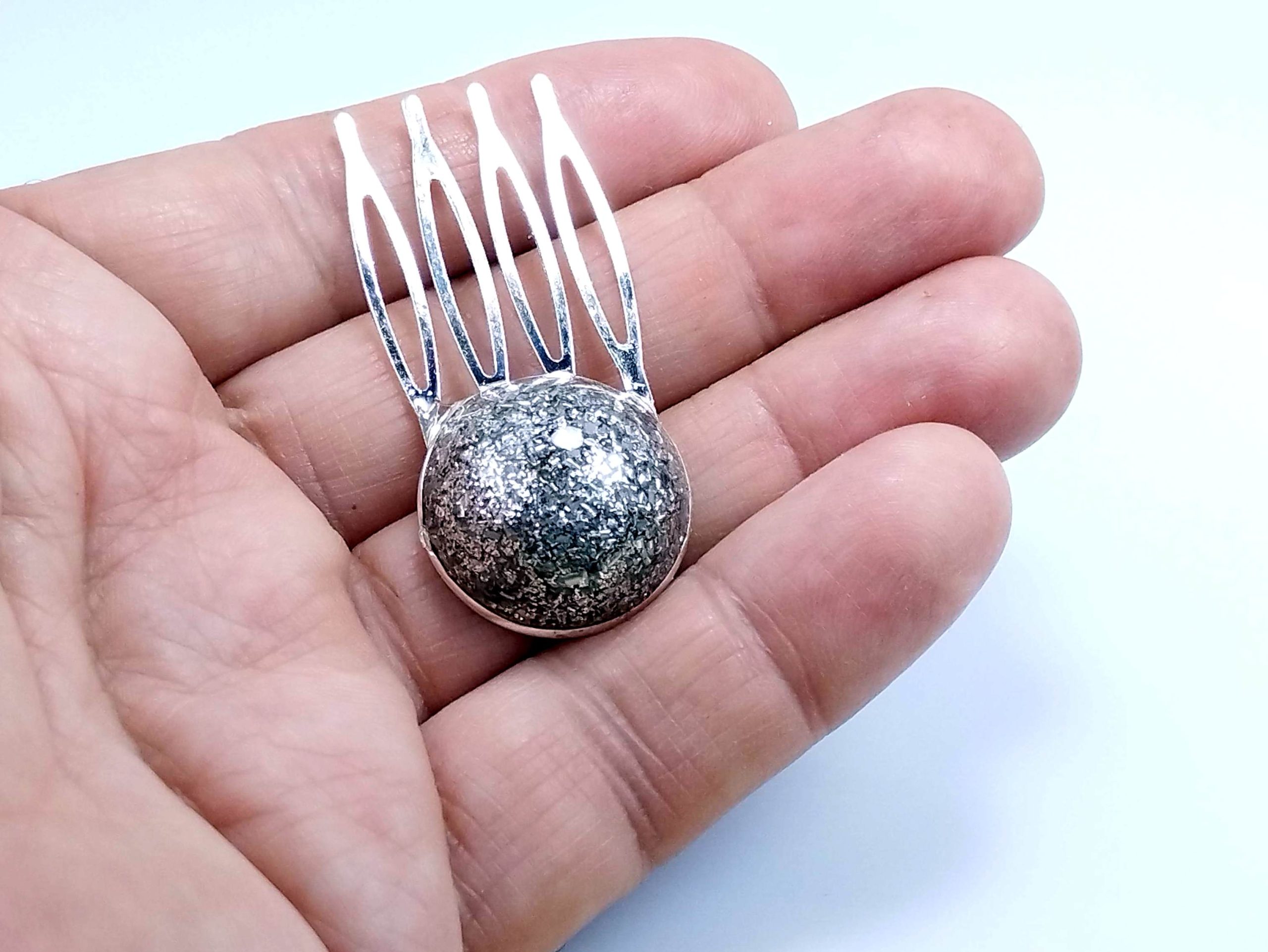 Peineta de orgonita pura tamaño mini.