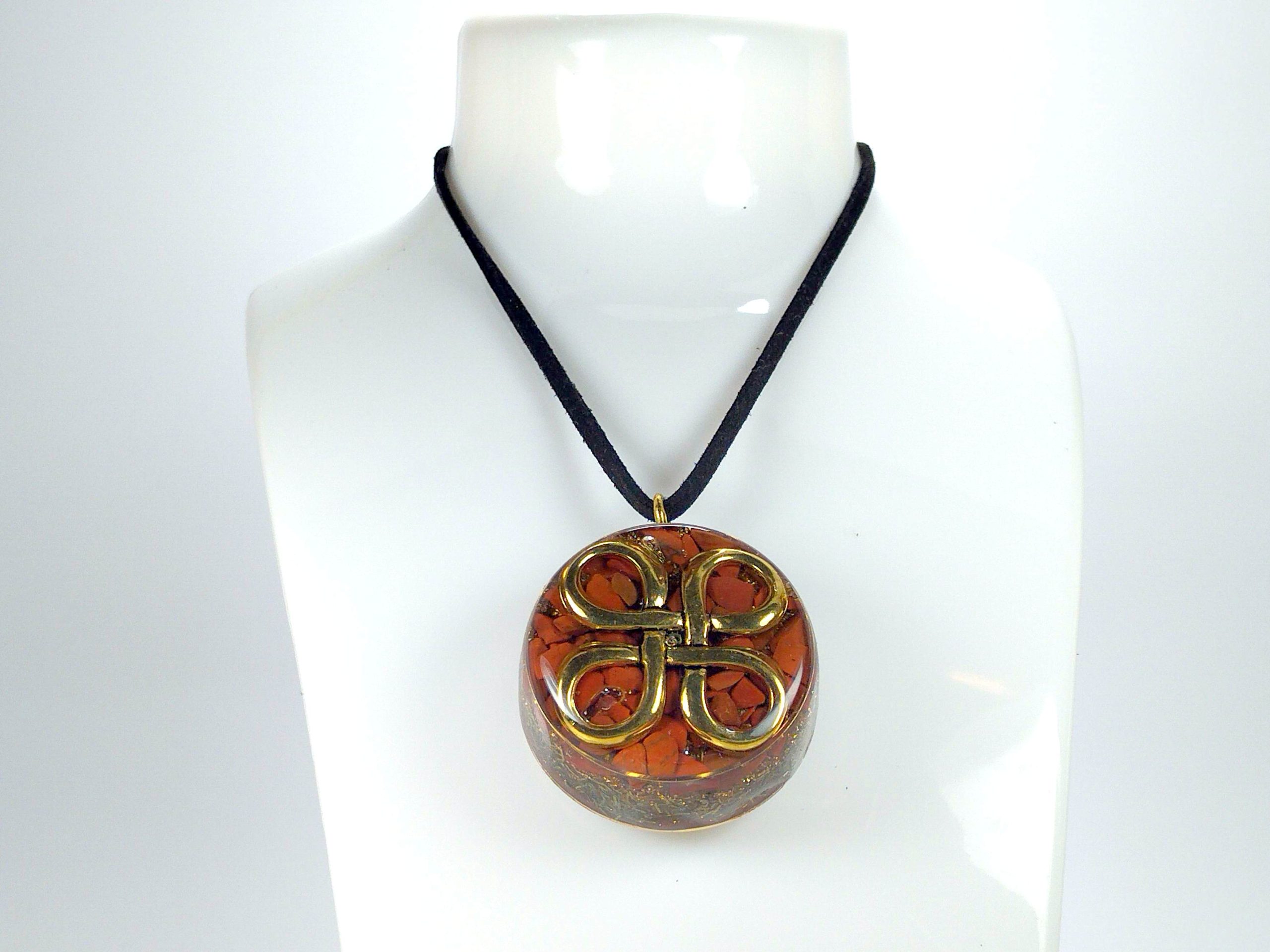 Colgante de orgonita nudo Bowen con JASPE ROJO
