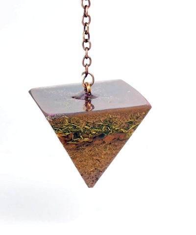Orgonita péndulo piramidal con bronce, cobre y venturina.