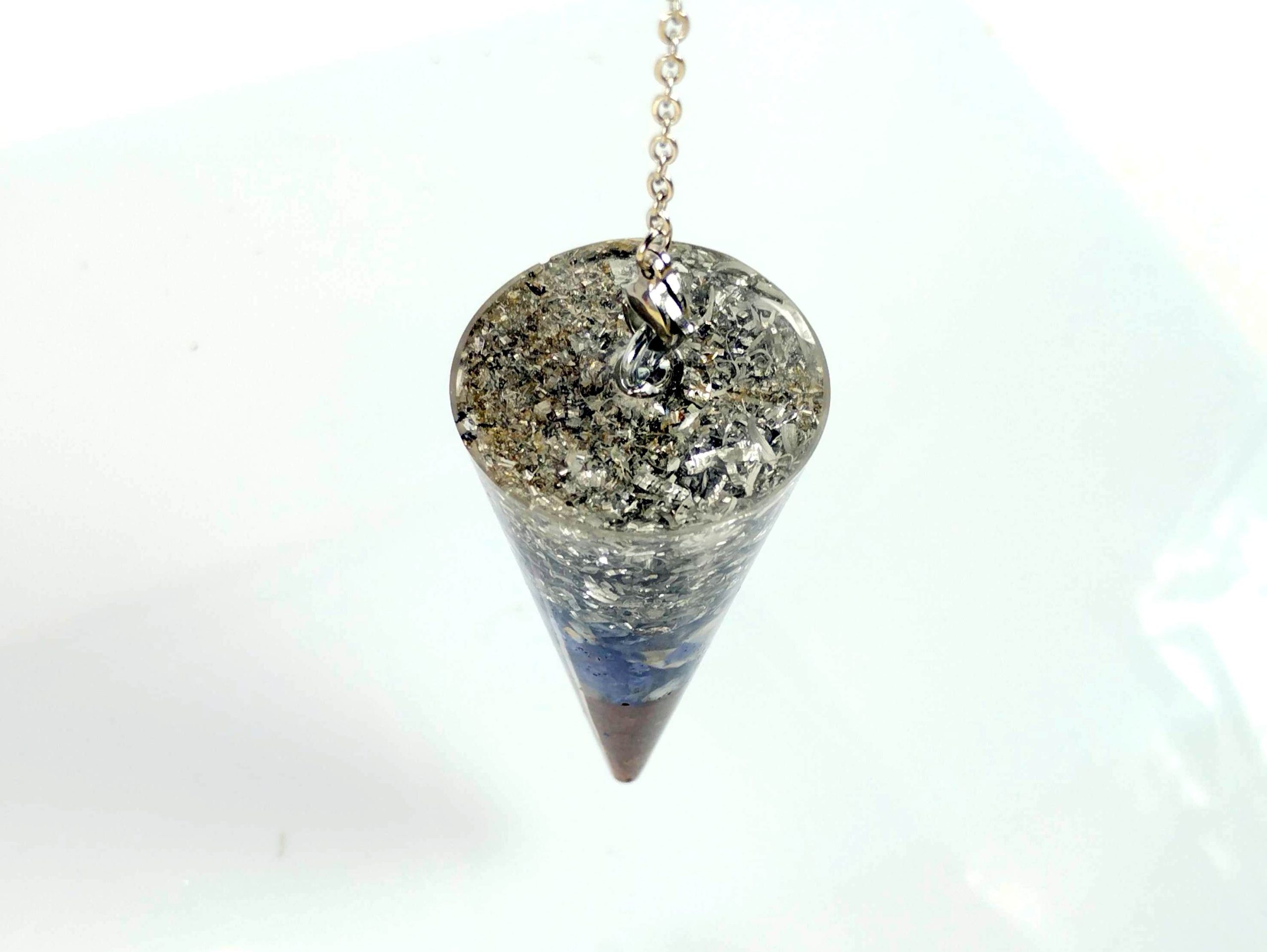 Péndulo cónico de orgonita con SODALITA