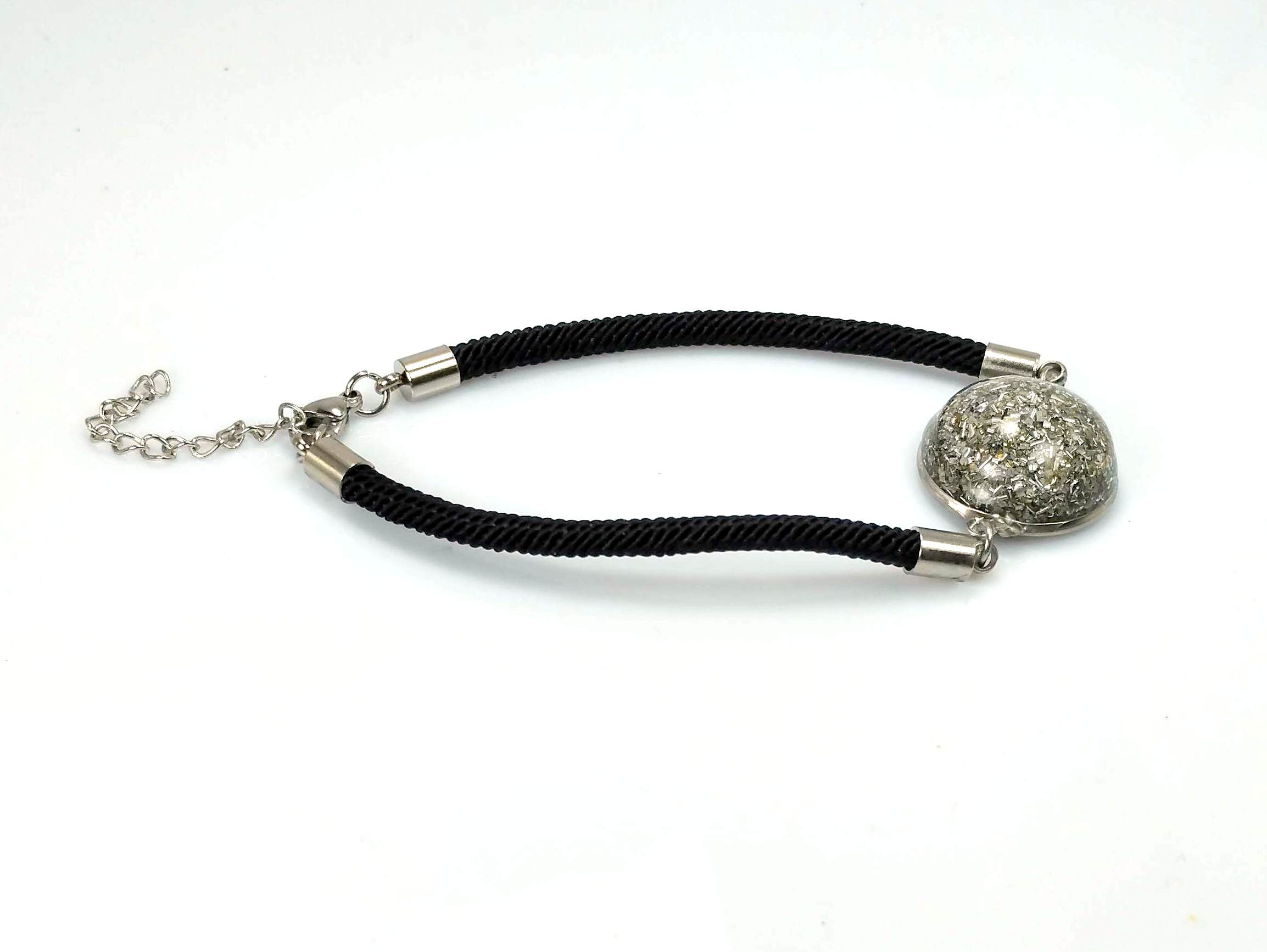 Pulsera de orgonita pura o electronite con cordón vegano adaptable.