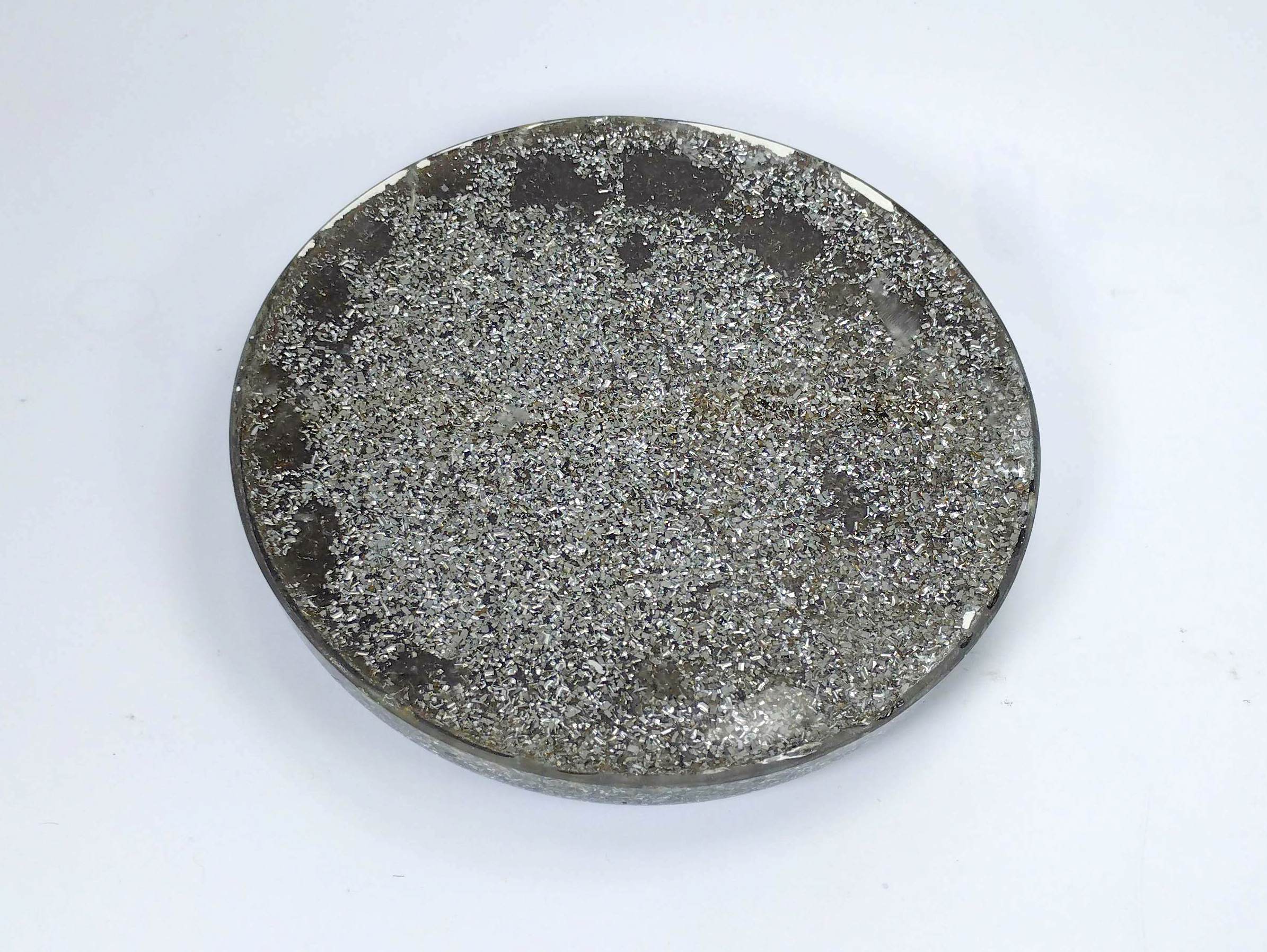 Plato de orgonita con AMATISTA y mandala metálico