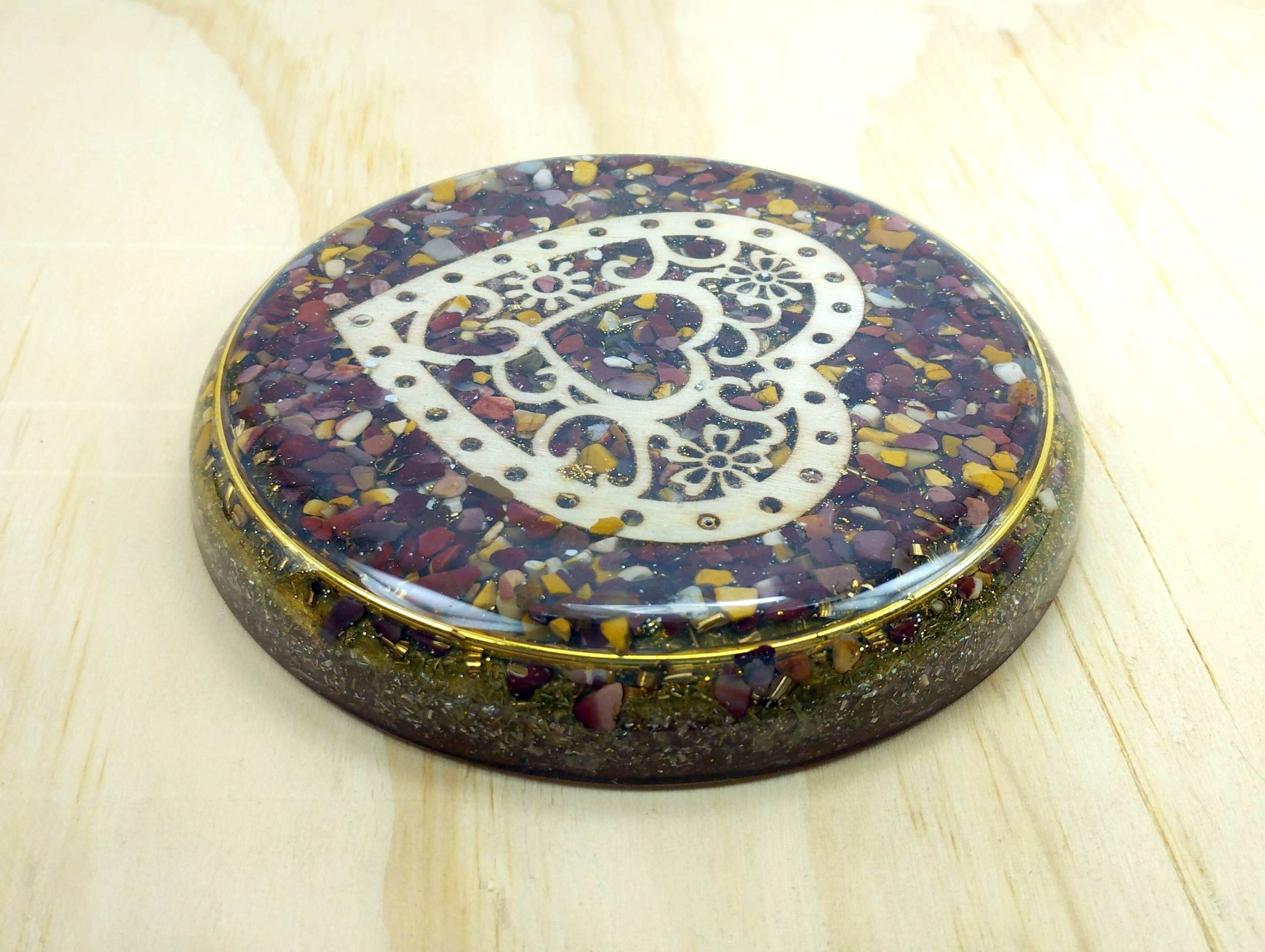 Plato de orgonita con JASPE MOKAITA