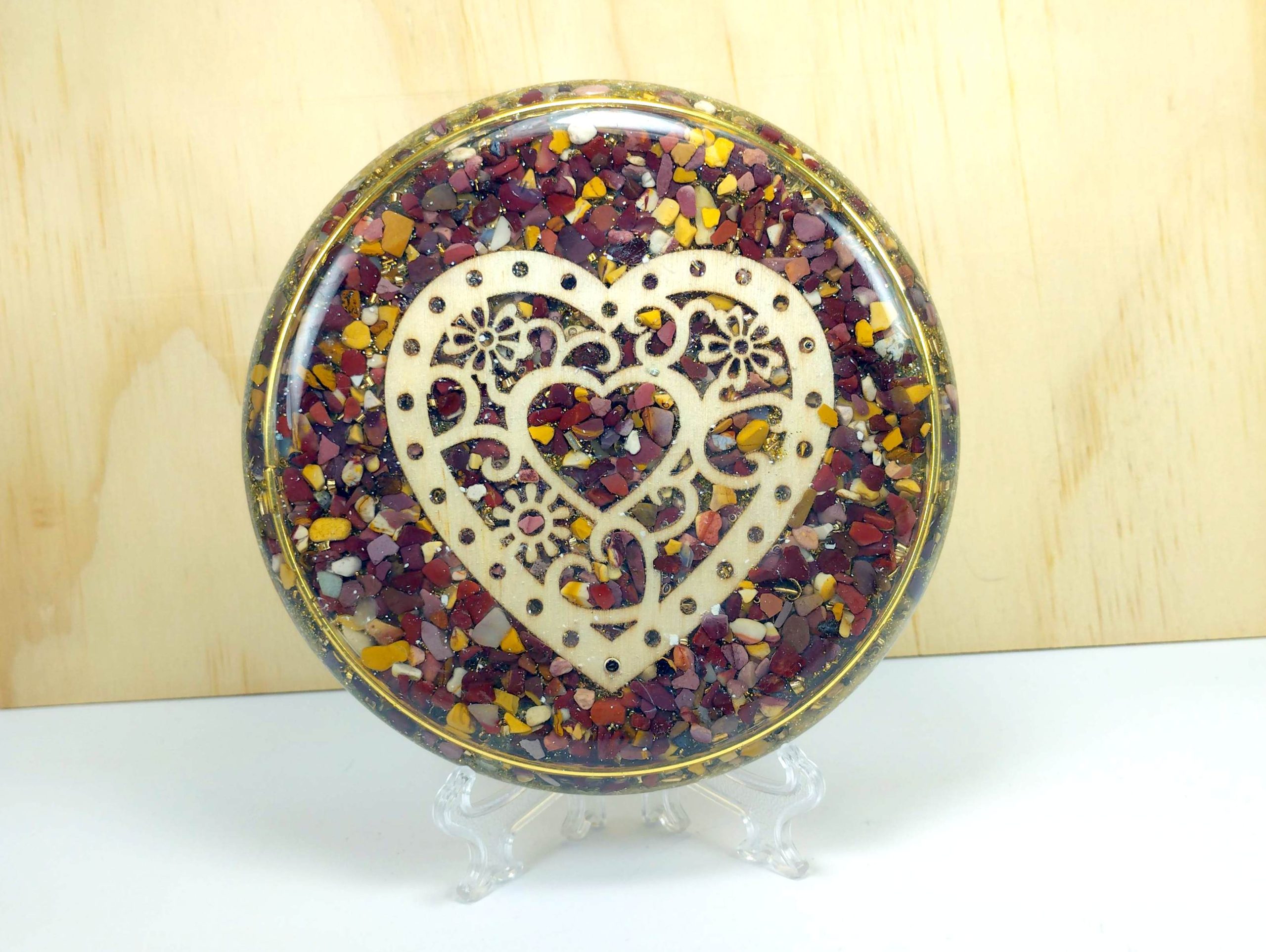 Plato de orgonita con JASPE MOKAITA