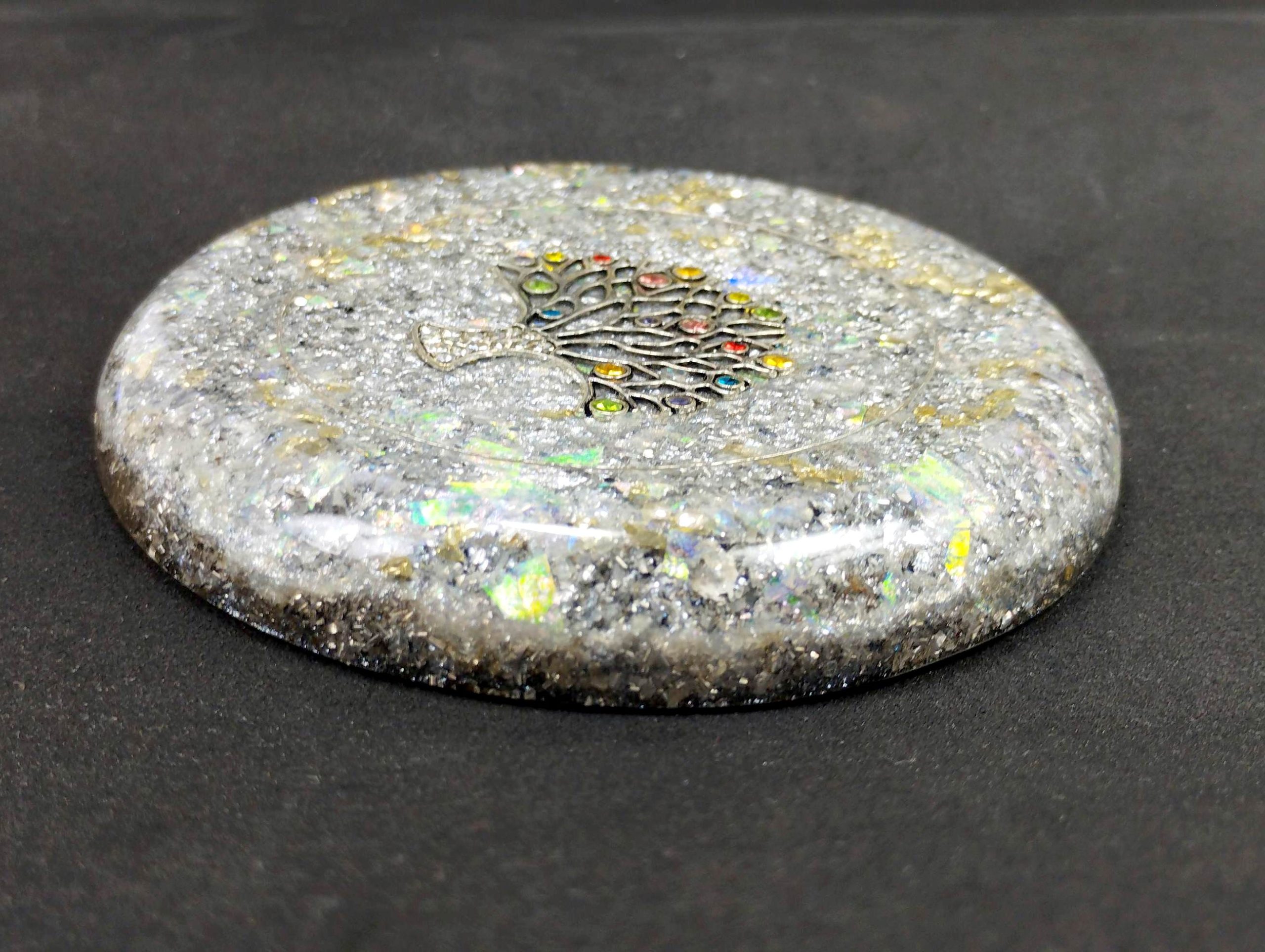 Plato de orgonita con árbol de la vida