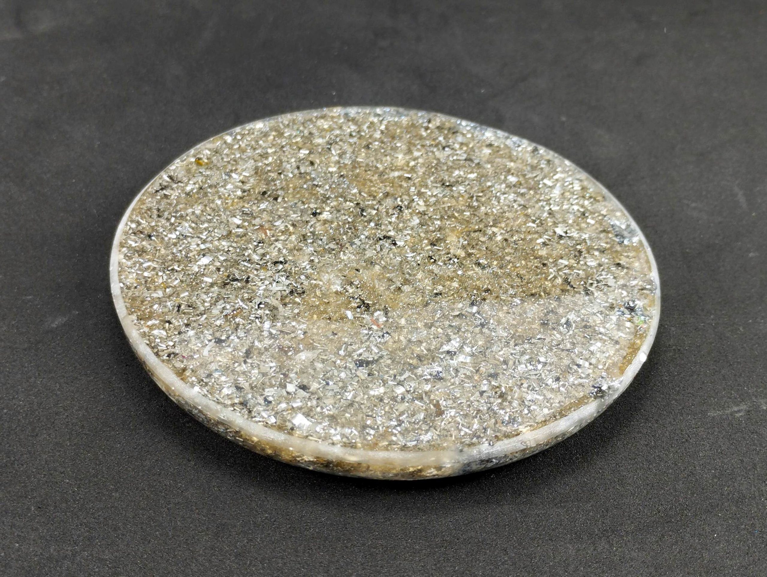 Plato de orgonita con árbol de la vida