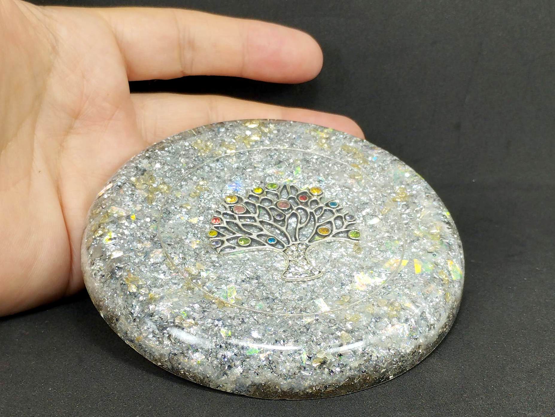 Plato de orgonita con árbol de la vida