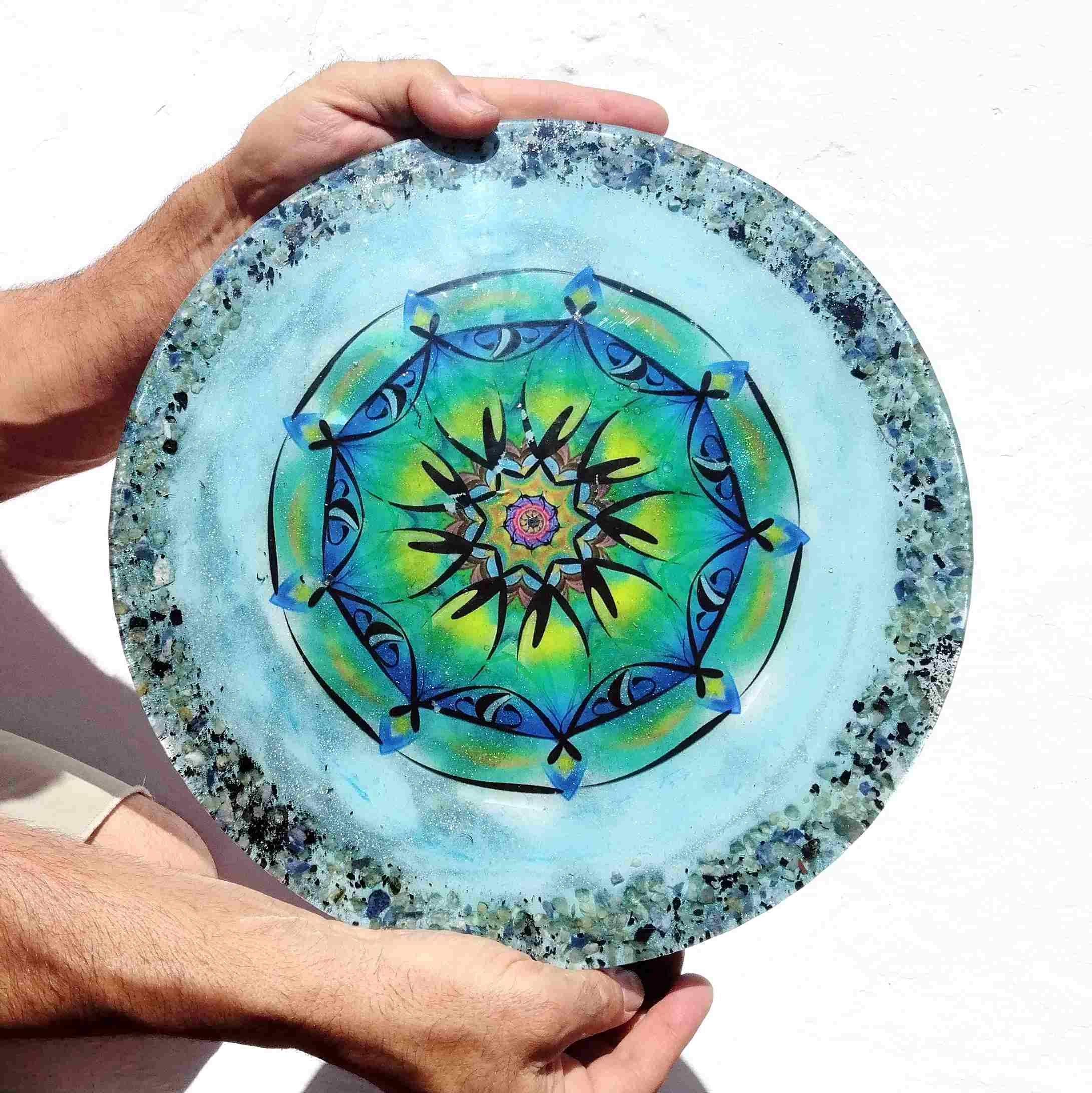 Plato de orgonita gigante mandala verde con SODALITA, PREHNITA Y TURMALINA NEGRA