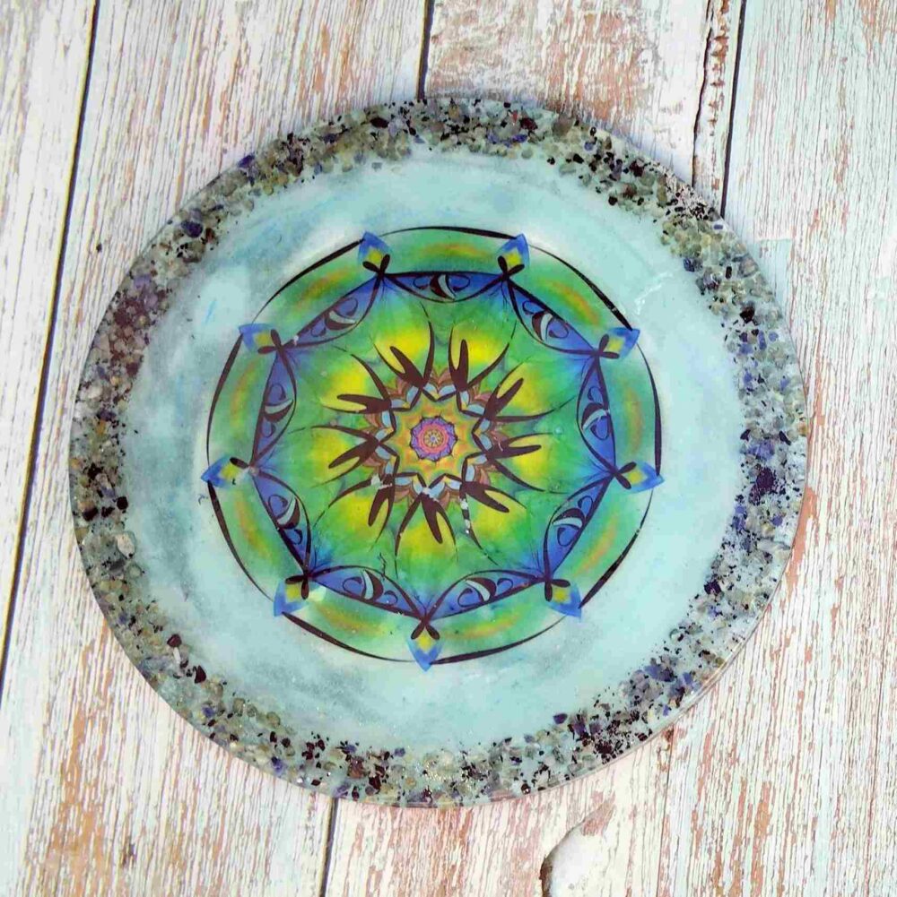 Plato de orgonita gigante mandala verde con SODALITA, PREHNITA Y TURMALINA NEGRA
