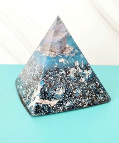 Pirámide de orgonita con CUARZO AZUL