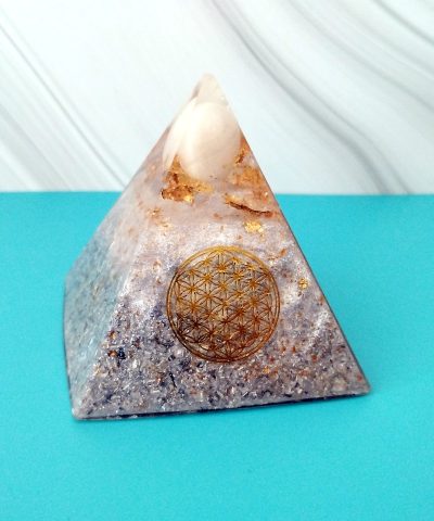 Pirámide de orgonita con CUARZO CITRINO y Flor de la Vida