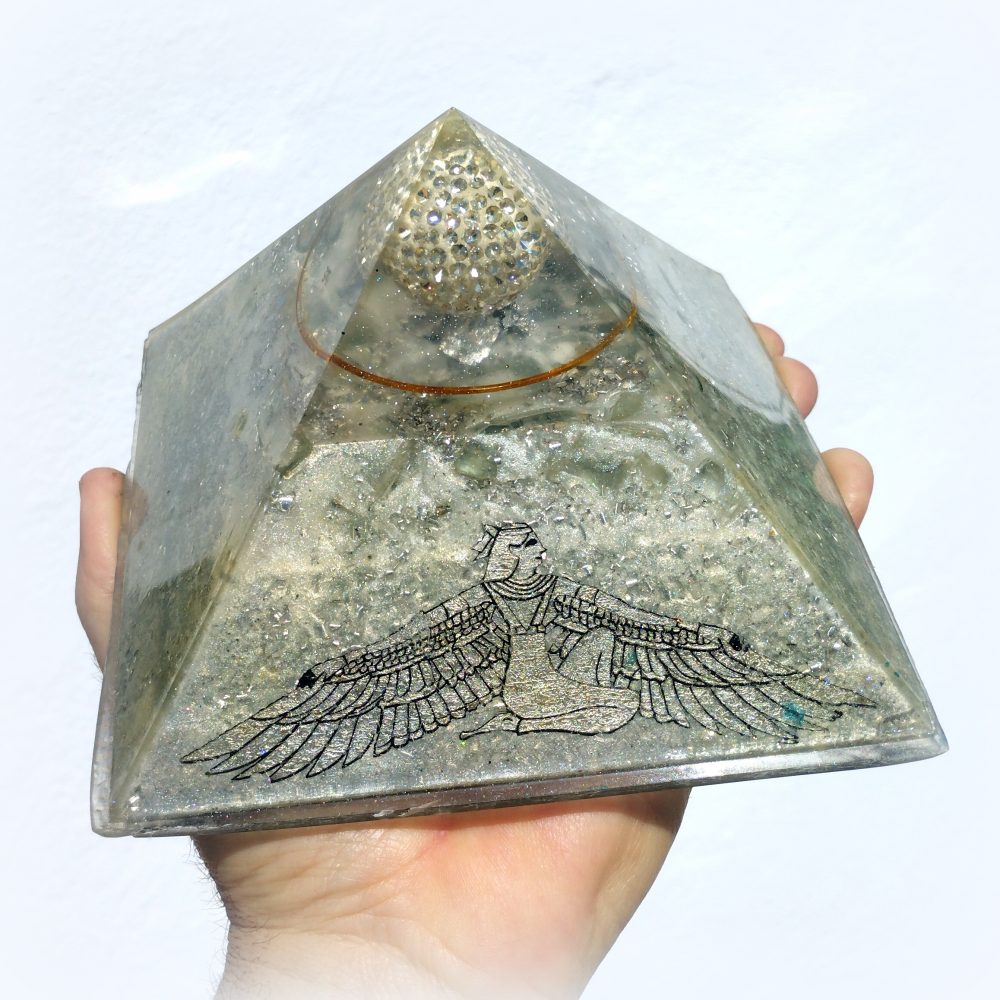 Pirámide Keops grande de orgonita artesanal