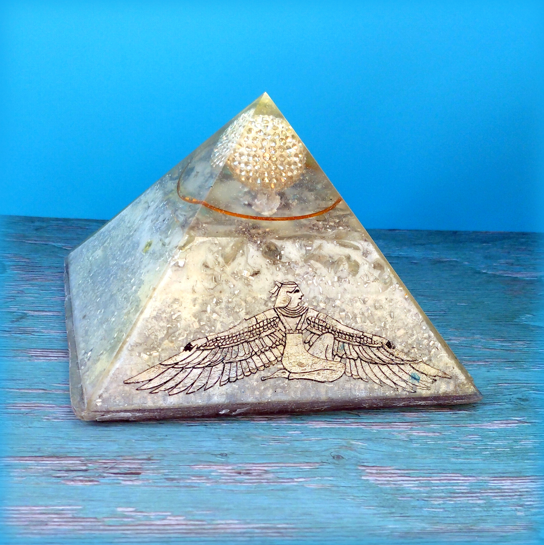 Pirámide Keops grande de orgonita artesanal