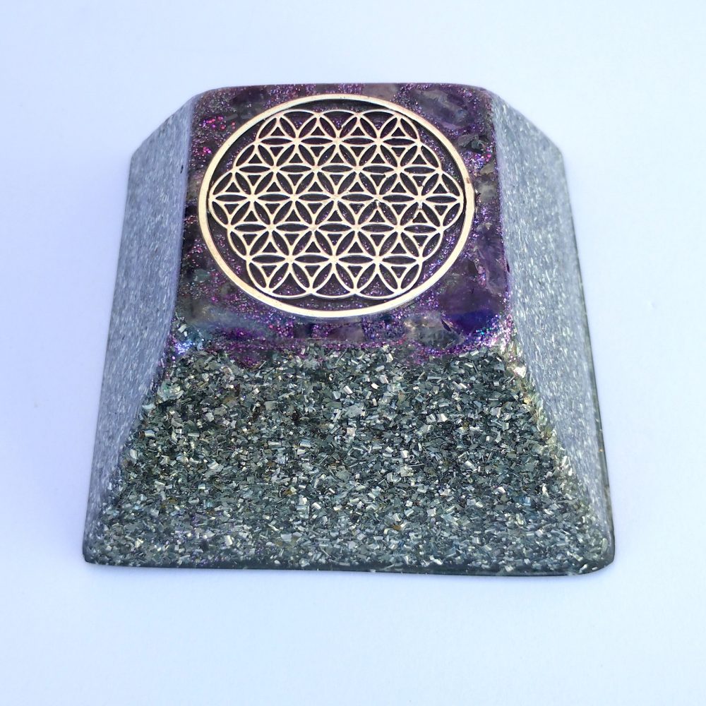 Pirámides truncadas de orgonita pura electronite piedras semipreciosas y símbolo sagrado flor de la vida