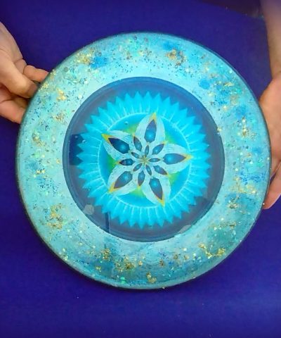 Plato de orgonita gigante con mandala azul